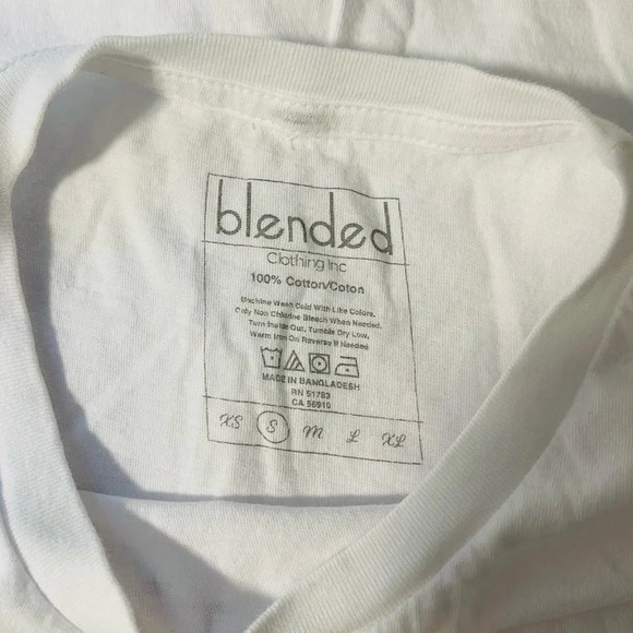 Maurices Christmas Graphic Tee White & Red Tinsel In Tangle Small Women’s - Picture 10 of 11